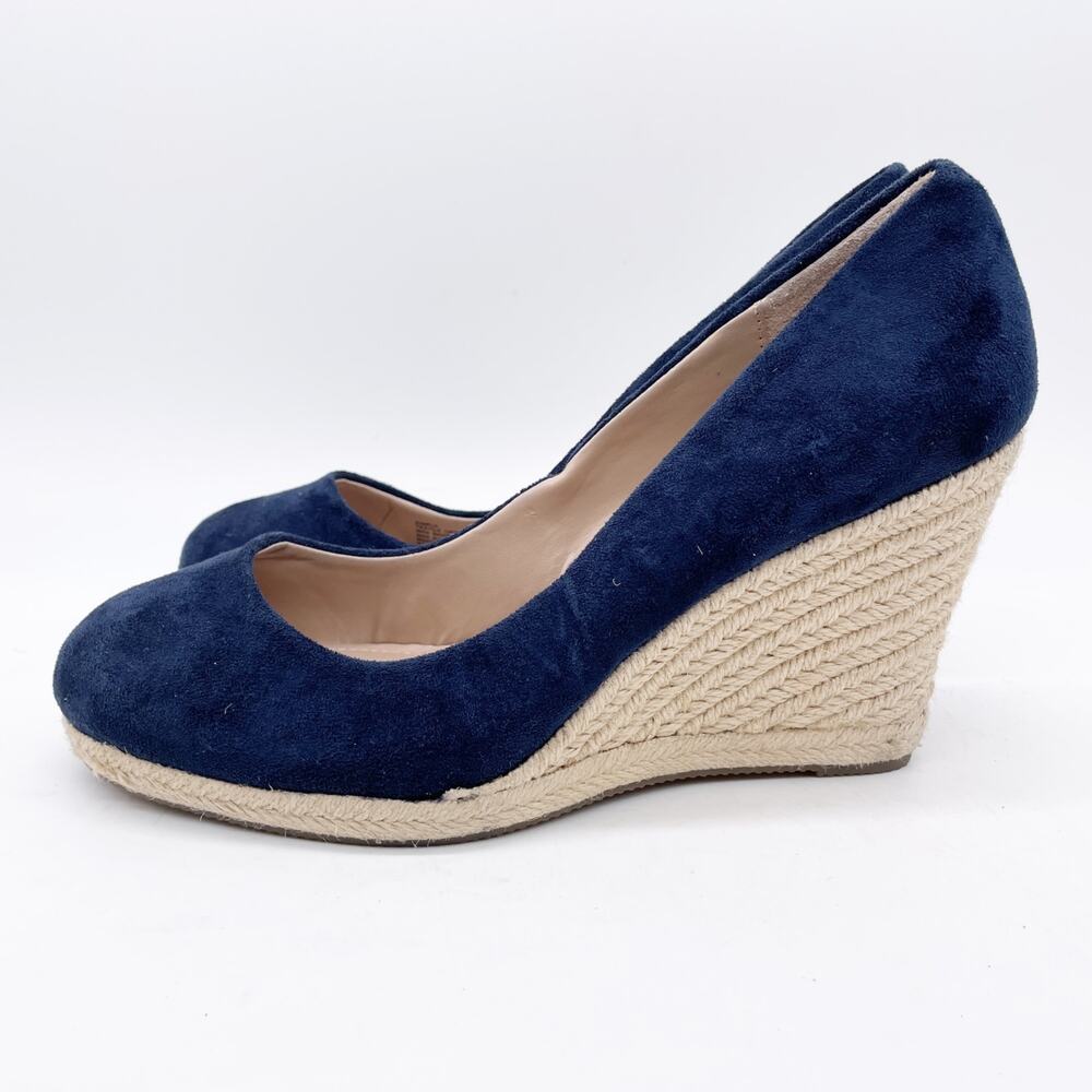 Charles By Charles David Women's Simple Navy Sued… - image 3